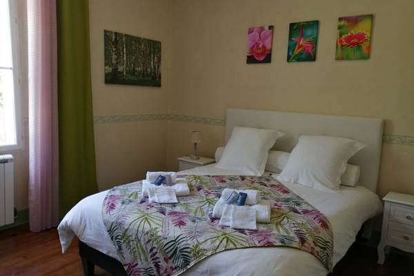 Le lit ensoleillé le matin