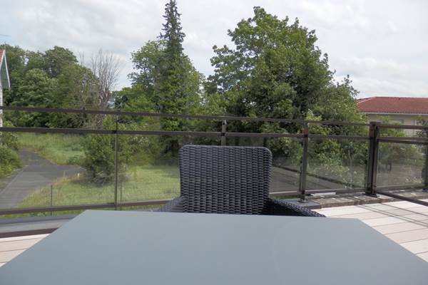 Terrasse privative avec vue sur parc.-page
