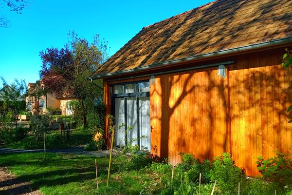 Accès indépendant par la grande baie vitrée