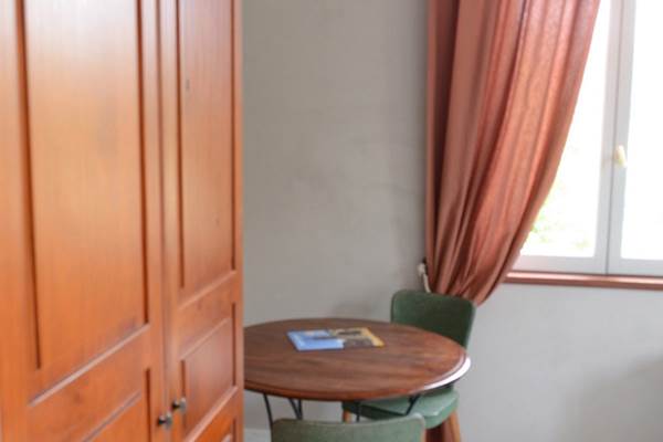 Coin table chambre Platane