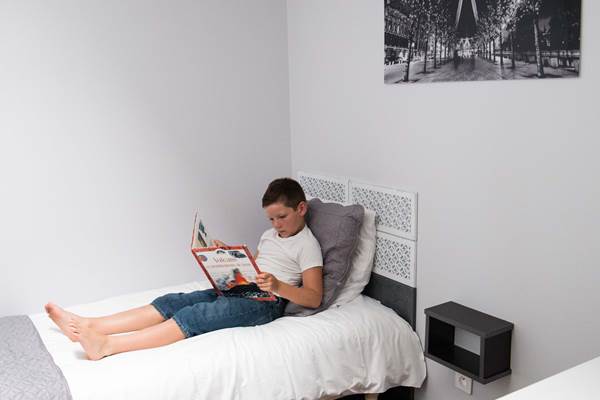 Chambre enfant avec literie en 90x 190cm.