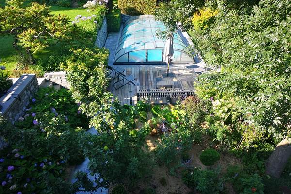 Vue de la piscine vue de l'étage