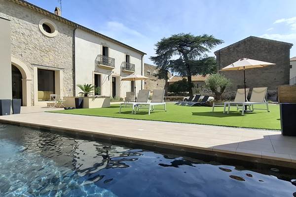 Piscine et jardin des Gîtes de Monte Blanco à Montblanc près de Pézenas et du Cap d’Agde