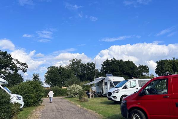 vans et camping-cars sont les bienvenus