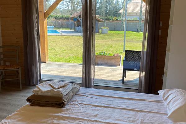 Chambre vue sur piscine