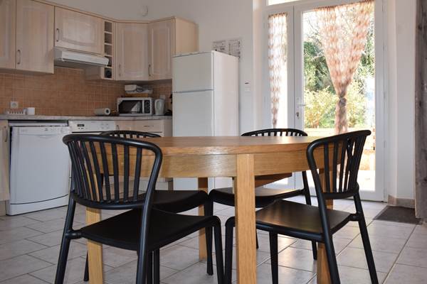 Les gîtes de Moussan - Montbrun Les Bains - coin cuisine et salle à manger - RDC - gîte 3