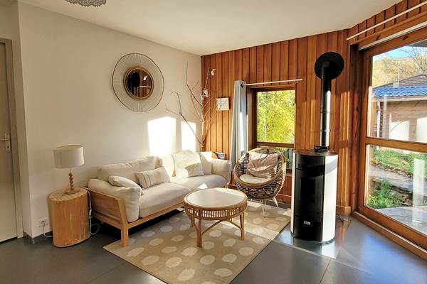 salon-chalet-pelardon-poele-1