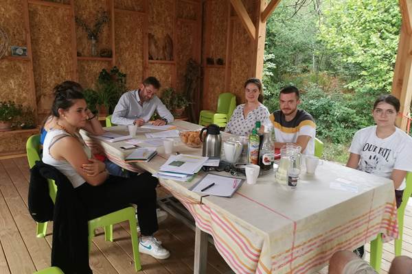 les étudiants de BTS Gestion et protection de la nature aux maisons de Coline