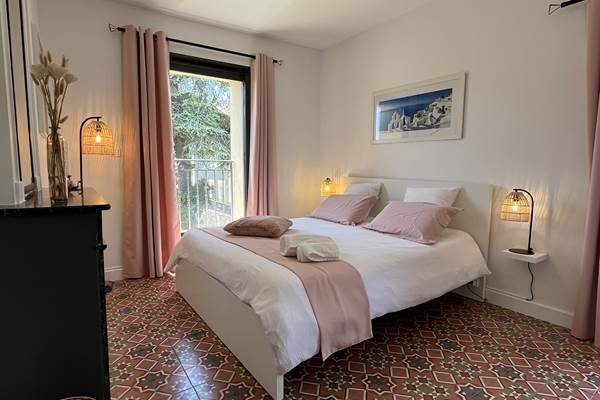 Chambre d’hôtes à Pézenas avec carreaux de ciment – Les Gîtes de Monte Blanco