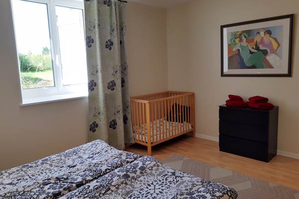 Chambre avec lit bébé