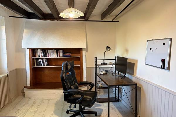 bureau équipé pour le télétravail