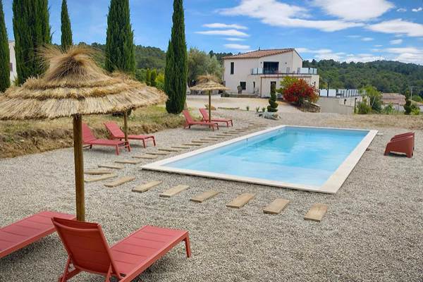 piscine exterieure luxe