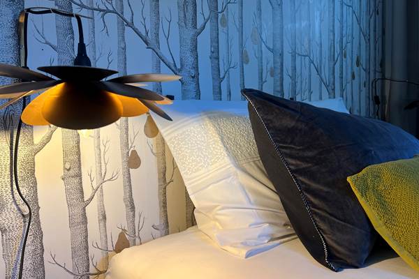 Roz - lit Queen Size