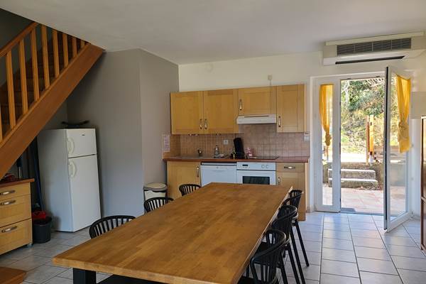 Les gîtes de Moussan - Montbrun Les Bains - Gîte 2 - cuisine salle à manger.