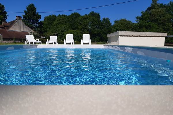 Gîte de la Brunerie Piscine transats