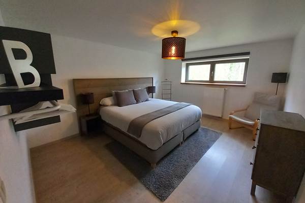 Chambre. A l'ombre du chêne