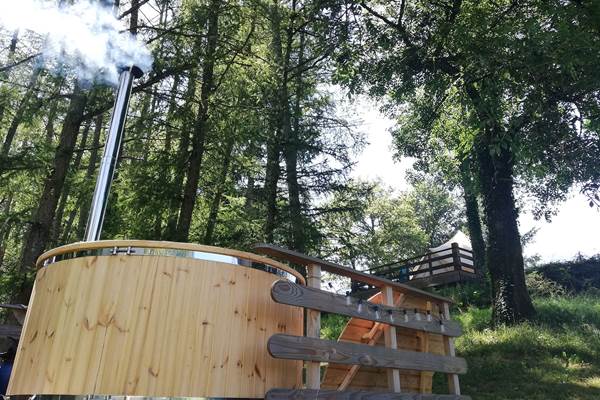 spa jaccuzi  kabaneko en campin insolite au coeur du limousin