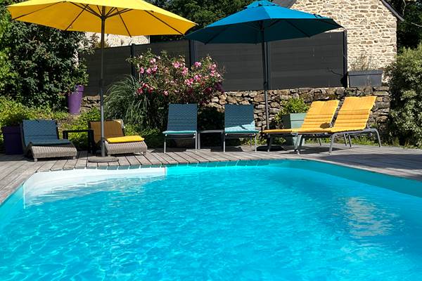 Les Demeures de Kerbosser: La Piscine