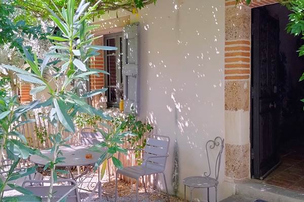 16-bis-gite-hotel-marssac-repas-jardin