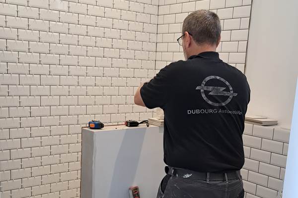 Rénovation d’une salle de bain avec carrelage métro aux Gîtes de Monte Blanco à Montblanc près de Béziers