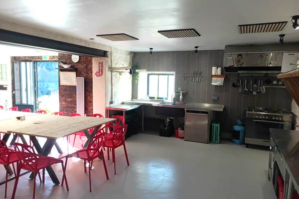 salle de reception les gites de moussan cuisine