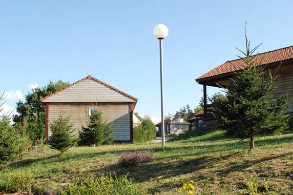 Les Chalets de la Margeride: De vastes espaces verts, entretenus