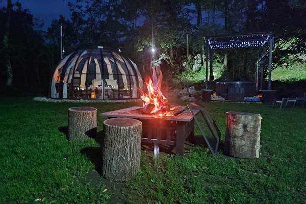 Terminez vos soirées autour d'un chaleureux brasero sous les étoiles : l'instant convivial à l’état pur !