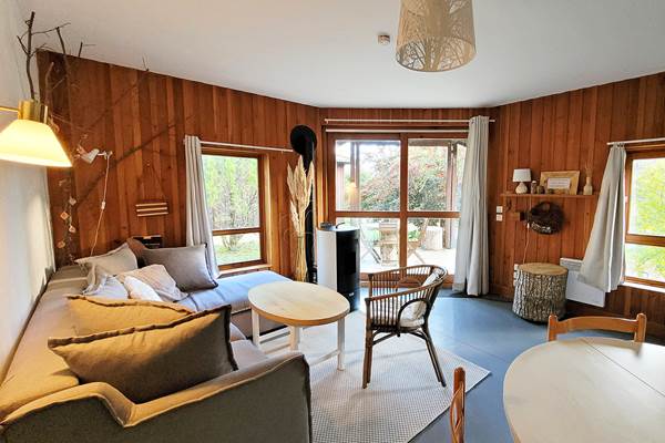 salon-chalet-chataigne-poele-2