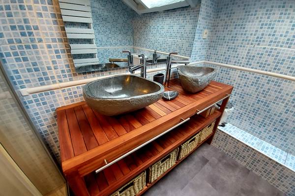 La salle de bain du grenier à foin