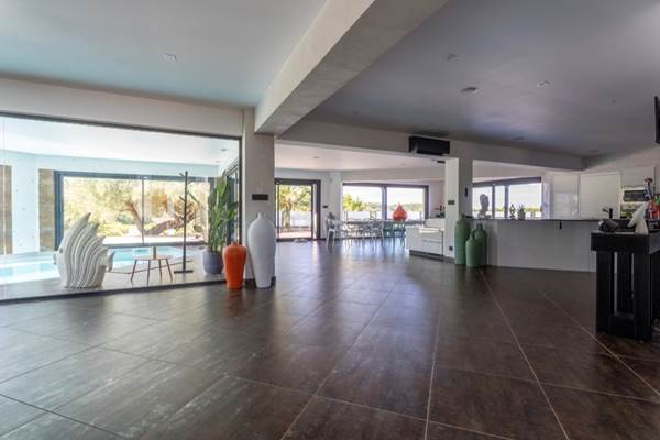 Intérieur villa - Espace moderne et spacieux