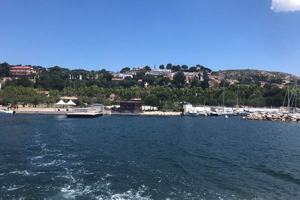 Arrivée à l'Estaque avec la navette maritime depuis le Vieux Port, les Iles du Frioules ou Les Goudes