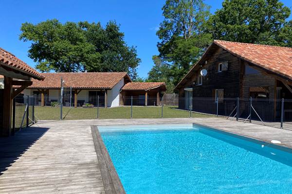 Piscine vue Miellerie et Annexe