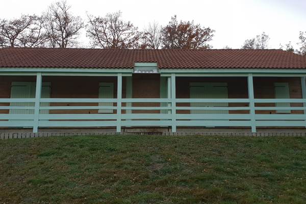 Les Chalets de la Margeride: Grand chalet avec 2 appartements et terrasse commune 4 à 12 personnes
