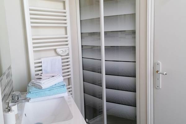 Chambre Dauphine salle d eau