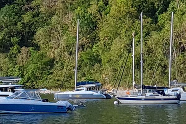 Kaona à la bouée au port de Deshaies 2