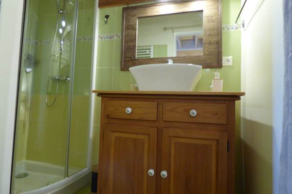 BRITAVIT Chambre Carpe diem salle d'eau