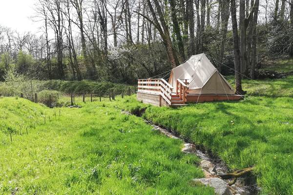 Le pré des eaux - Kabaneko - tentes aménagées dans le parc naturel des millevaches - la croisille sur Briance