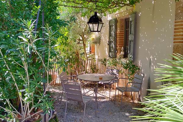 16-bis-gite-hotel-marssac-jardin-repas