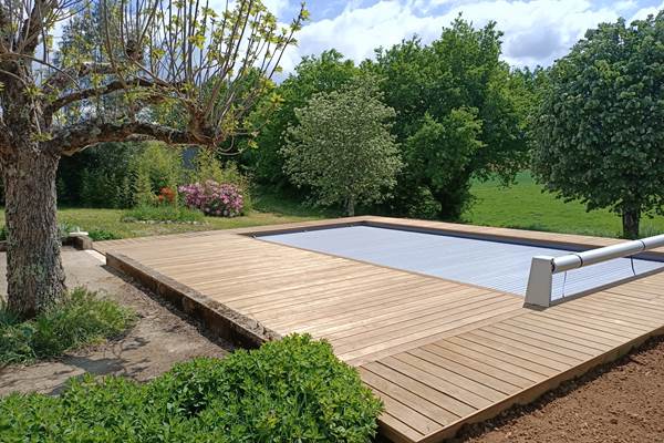 Piscine côté jardin
