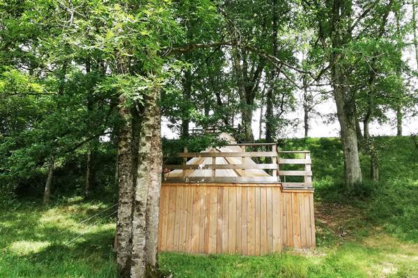 tente lodge perchée et insolite à la croisille sur briance