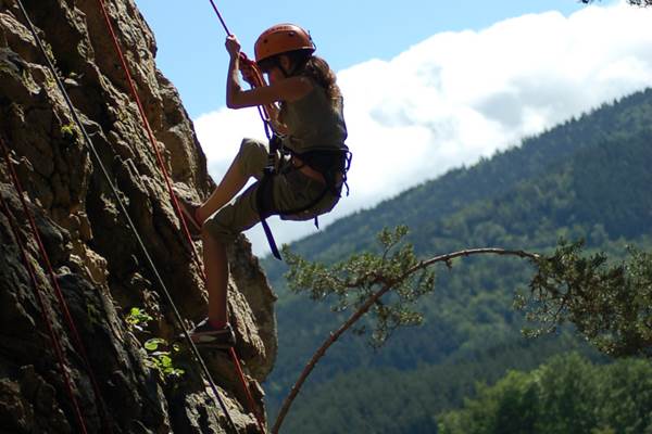 Activités à toute proximité: Escalade . Une Via Ferrata à 3 km