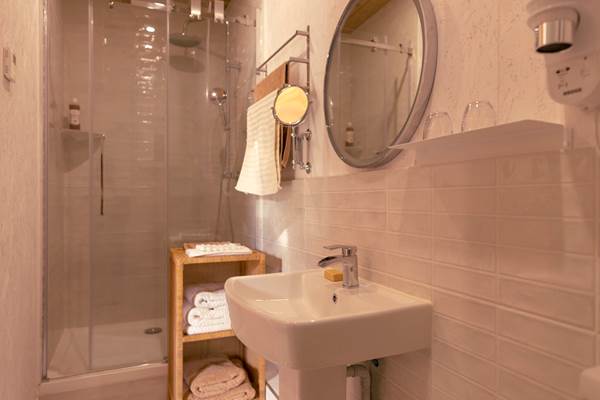 Salle d'eau et WC chambre indépendante