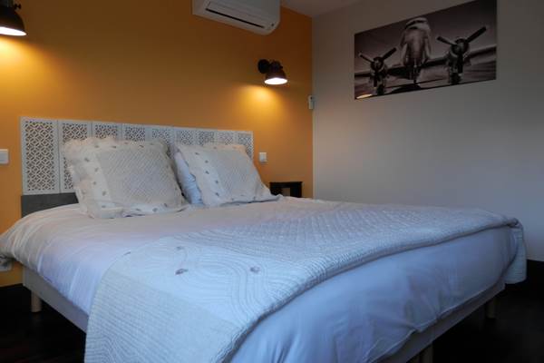 Literie king size avec matelas à ressorts multispires 180 x 200 cm.