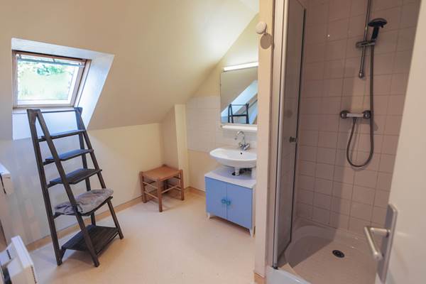 Gite-du-lain_chene-vert_salle-deau