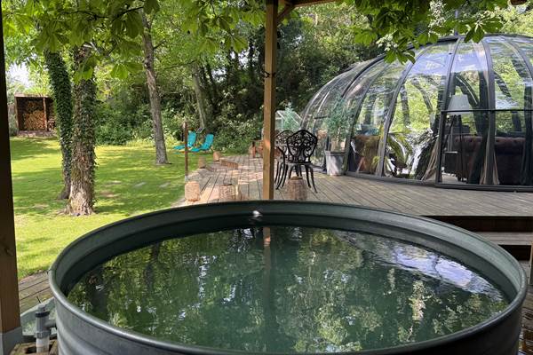 Dormez dans une bulle avec spa privatif, à 1h de Clermont-Ferrand et 2h20 de Lyon.