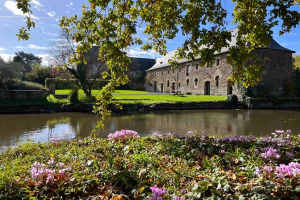 Les vieilles douves fleuries