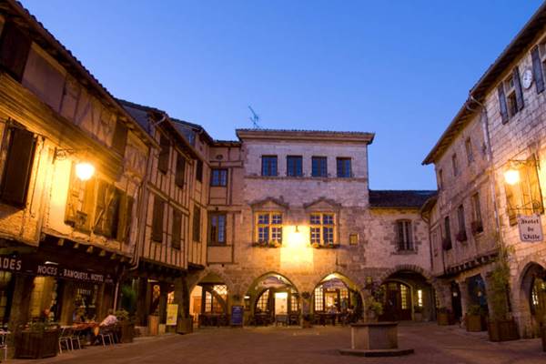 Castelnau-de-Montmiral à proximité