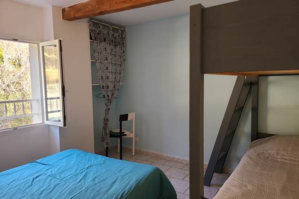 Les gîtes de Moussan - Montbrun Les Bains - chambre double + lit superposé - 1er étage - gîte 2