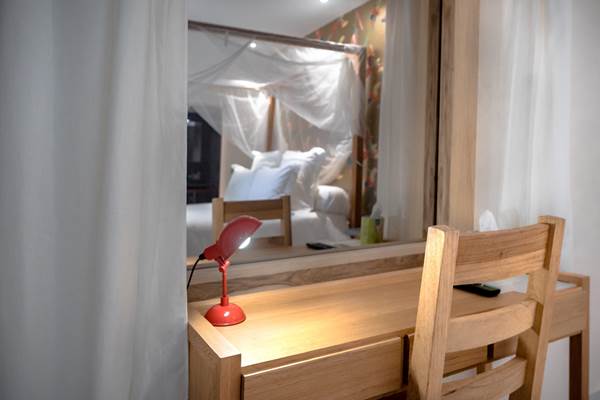 <img src="chemin-de-l-image.jpg" alt="Salle de bain confortable avec douche à l’italienne dans la suite de l'hôtel La Maison de Clémentine, Fort-de-France, Martinique" /> Pourquoi cette version est efficace :