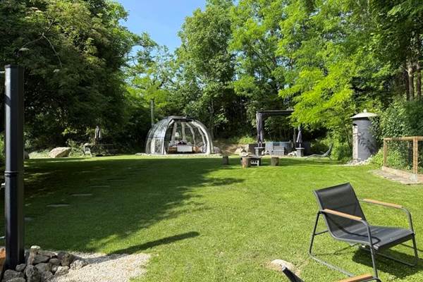La bulle avec terrain privatif : intimité et espace en pleine nature.